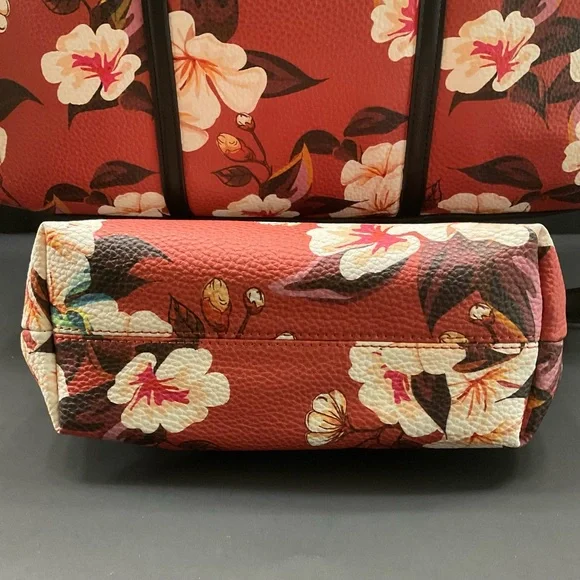 EUC 3 pcs. Steve Madden Red Floral Tote With Matching Crossbody and Zipper Bag - Picture 10 of 15